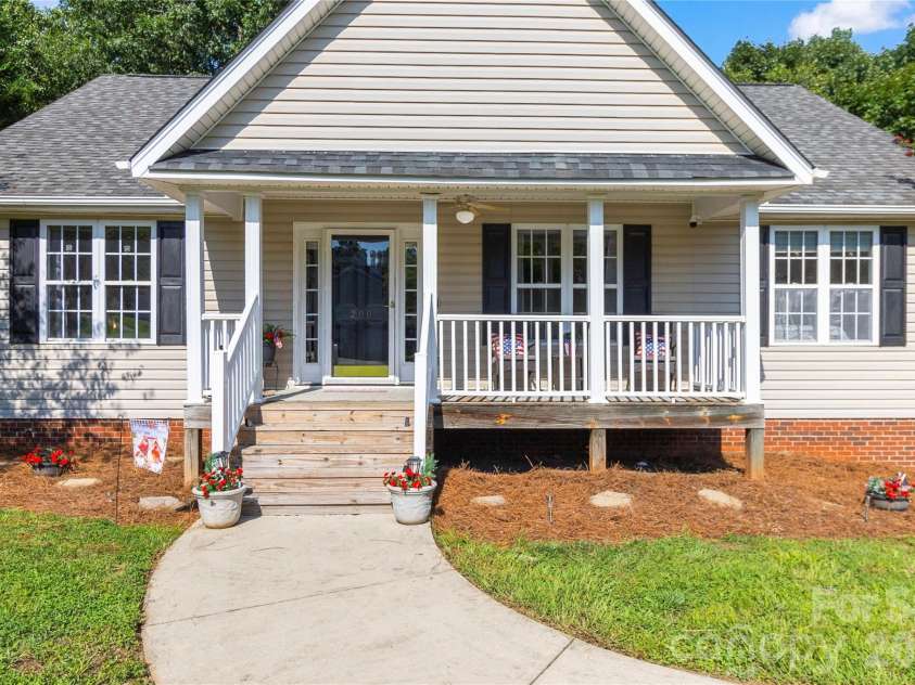200 Autumn Woods Boulevard, Mount Holly, NC 28120.  MLS# CAR4410226, YatesRealty ID 42149. 