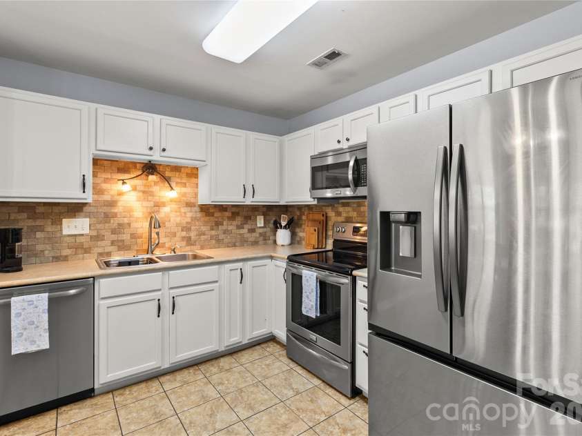 200 Autumn Woods Boulevard, Mount Holly, NC 28120.  MLS# CAR4410226, YatesRealty ID 42149. 