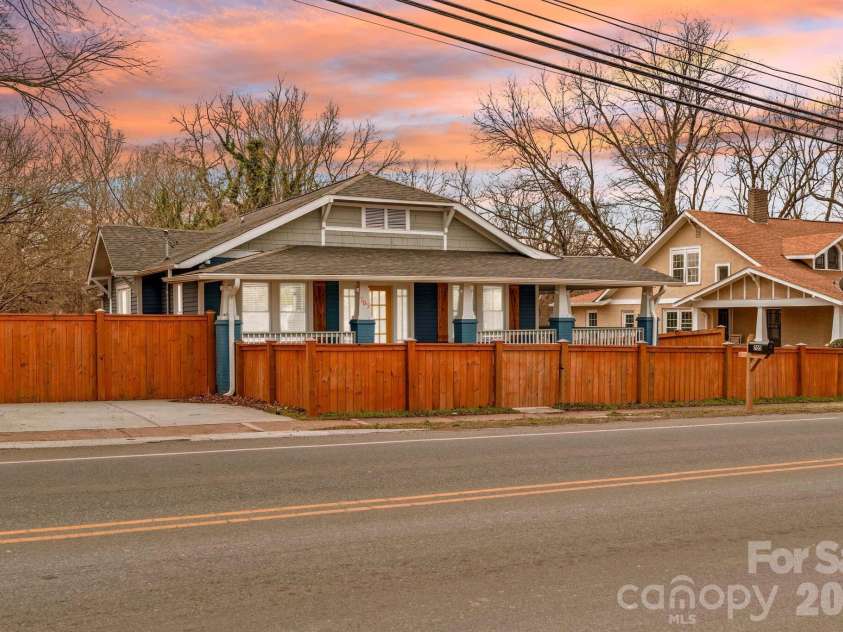 705 5th Avenue, Lexington, NC 27292.  MLS# CAR4345054, YatesRealty ID 4215. 