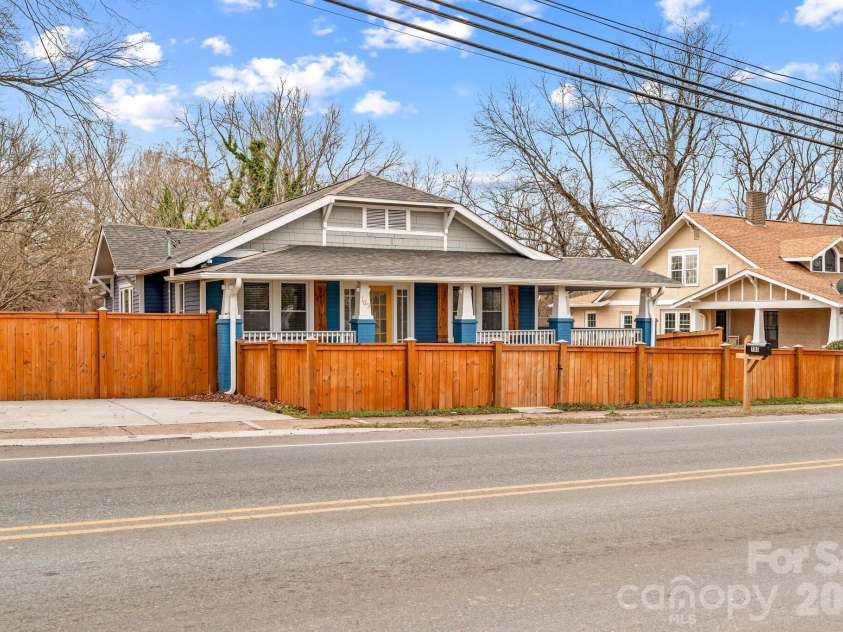 705 5th Avenue, Lexington, NC 27292.  MLS# CAR4345054, YatesRealty ID 4215. 