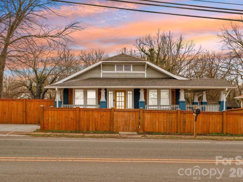 705 5th Avenue, Lexington, NC 27292.  MLS# CAR4345054, YatesRealty ID 4215. 