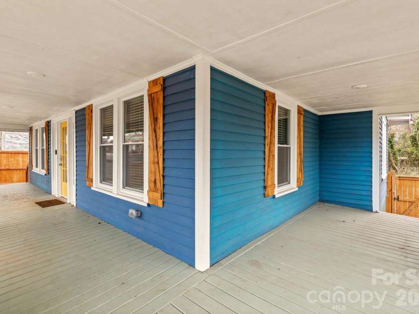 705 5th Avenue, Lexington, NC 27292.  MLS# CAR4345054, YatesRealty ID 4215. 
