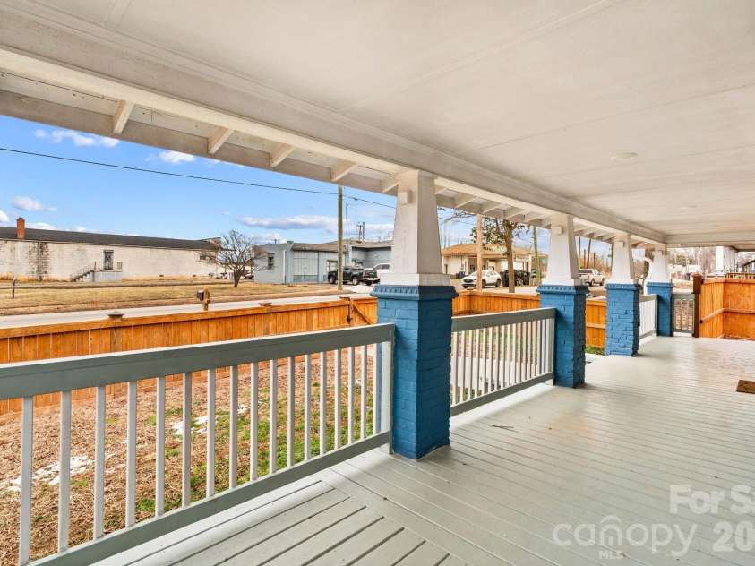 705 5th Avenue, Lexington, NC 27292.  MLS# CAR4345054, YatesRealty ID 4215. 