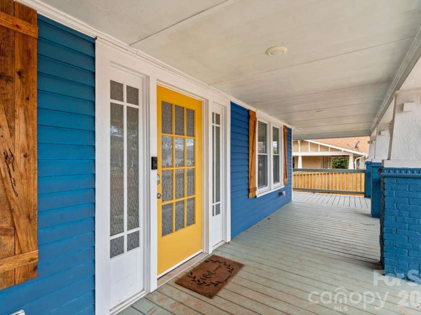 705 5th Avenue, Lexington, NC 27292.  MLS# CAR4345054, YatesRealty ID 4215. 
