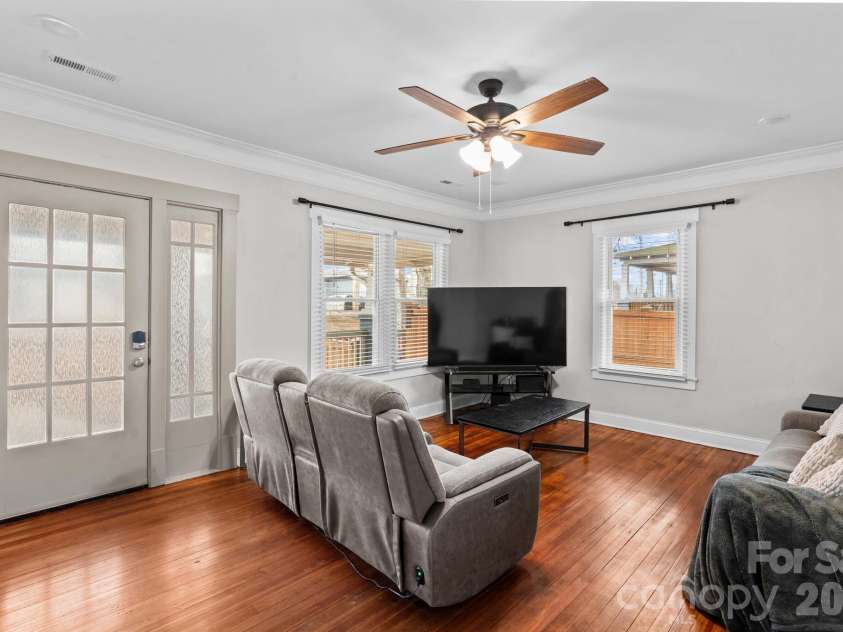 705 5th Avenue, Lexington, NC 27292.  MLS# CAR4345054, YatesRealty ID 4215. 