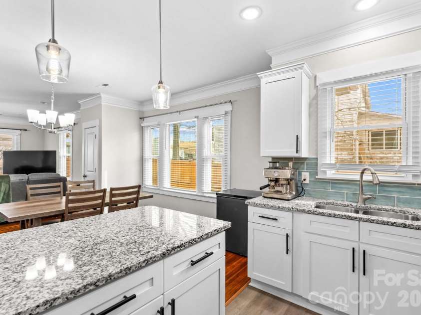 705 5th Avenue, Lexington, NC 27292.  MLS# CAR4345054, YatesRealty ID 4215. 
