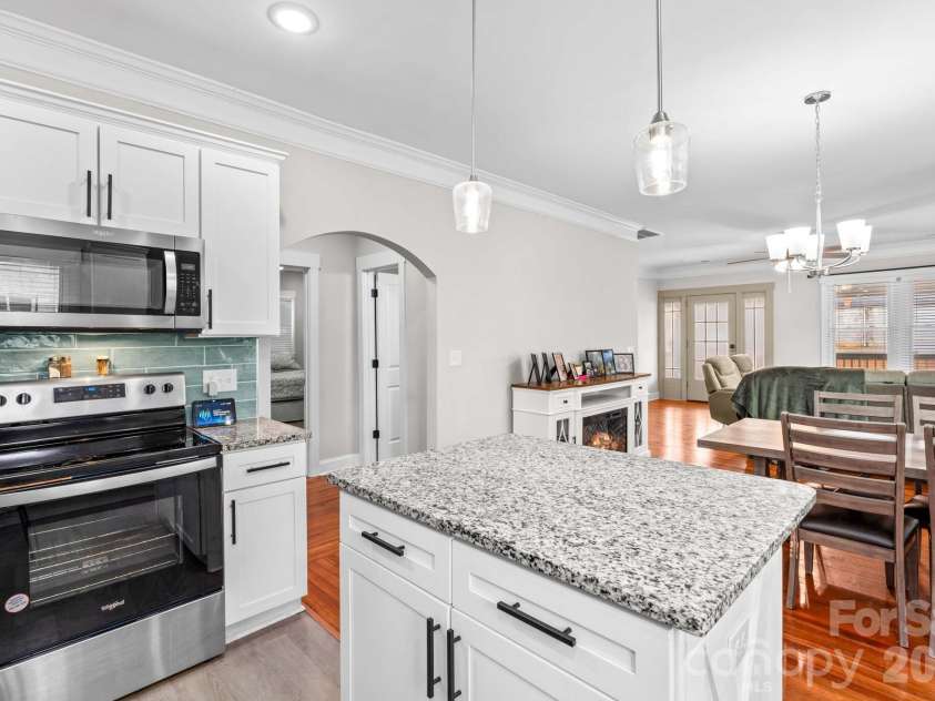 705 5th Avenue, Lexington, NC 27292.  MLS# CAR4345054, YatesRealty ID 4215. 