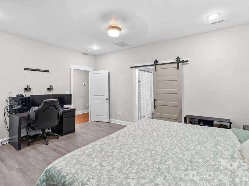 705 5th Avenue, Lexington, NC 27292.  MLS# CAR4345054, YatesRealty ID 4215. 
