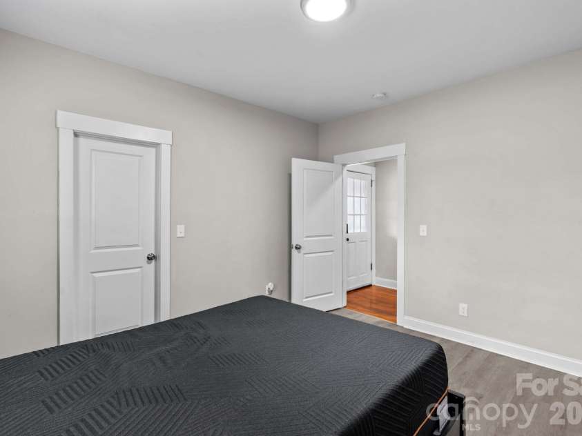 705 5th Avenue, Lexington, NC 27292.  MLS# CAR4345054, YatesRealty ID 4215. 