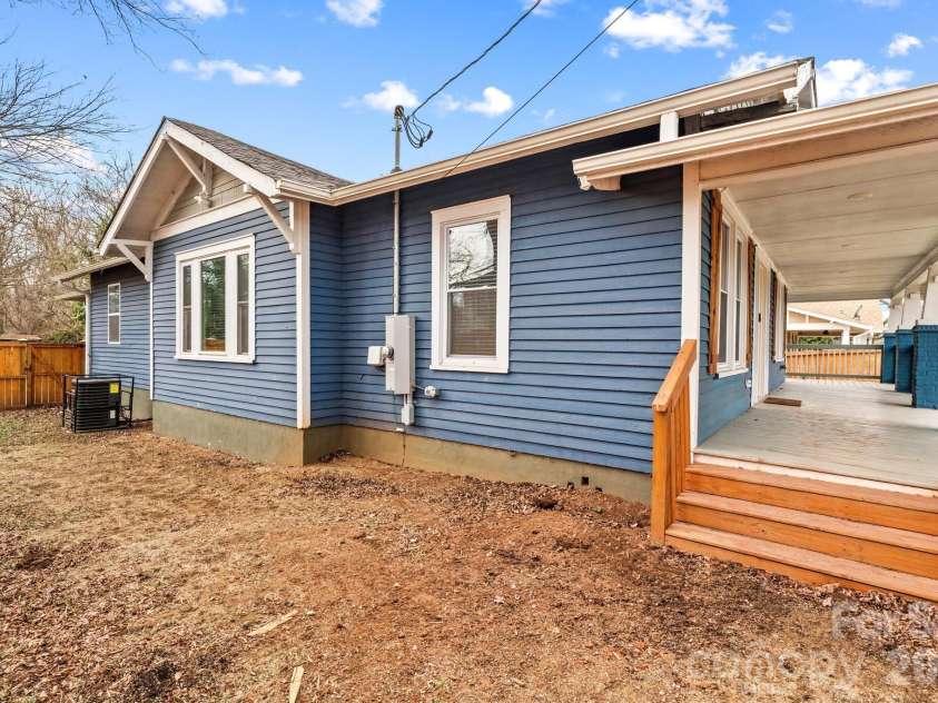 705 5th Avenue, Lexington, NC 27292.  MLS# CAR4345054, YatesRealty ID 4215. 