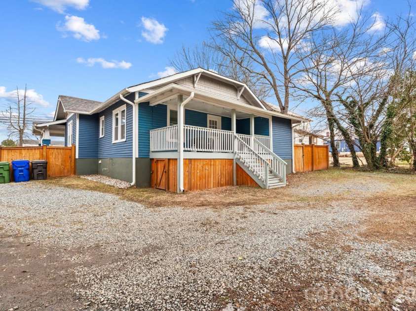 705 5th Avenue, Lexington, NC 27292.  MLS# CAR4345054, YatesRealty ID 4215. 
