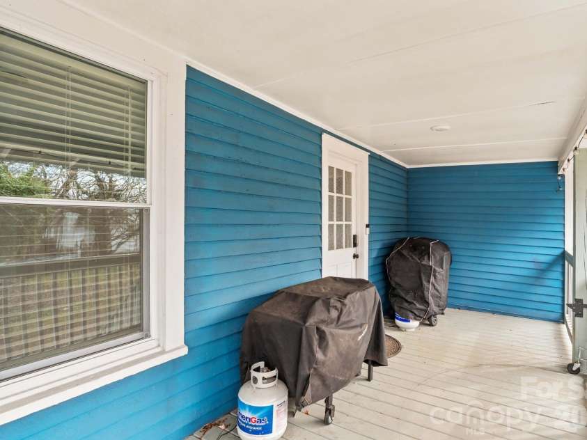 705 5th Avenue, Lexington, NC 27292.  MLS# CAR4345054, YatesRealty ID 4215. 