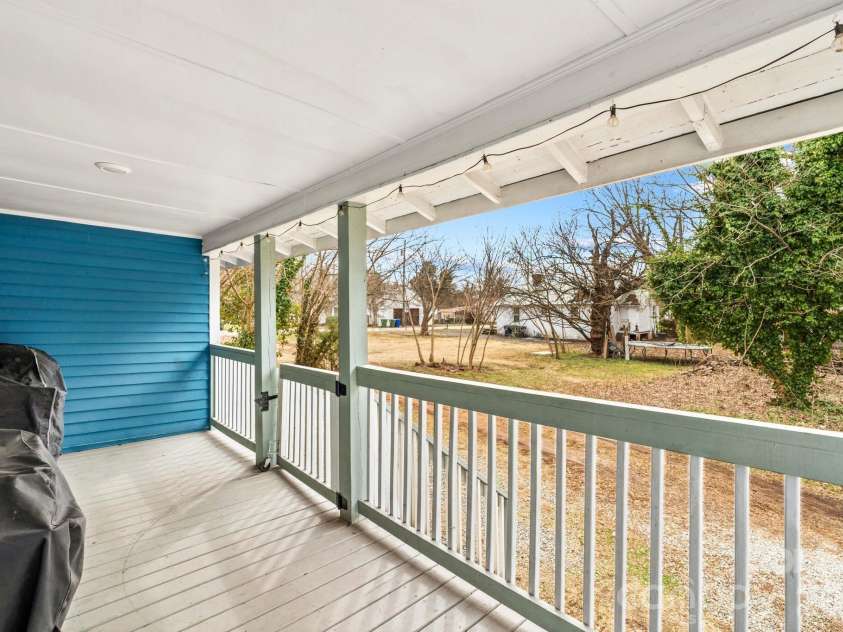 705 5th Avenue, Lexington, NC 27292.  MLS# CAR4345054, YatesRealty ID 4215. 