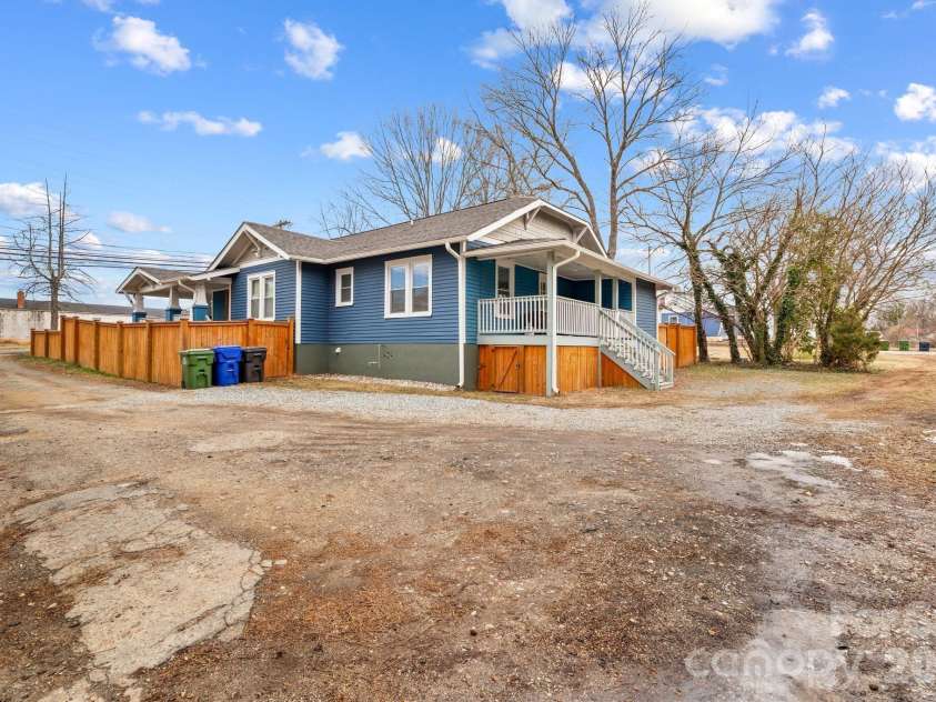 705 5th Avenue, Lexington, NC 27292.  MLS# CAR4345054, YatesRealty ID 4215. 