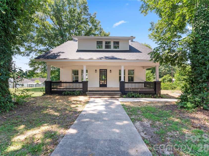 815 Second Avenue, Gastonia, NC 28054.  MLS# CAR4259204, YatesRealty ID 4215. 