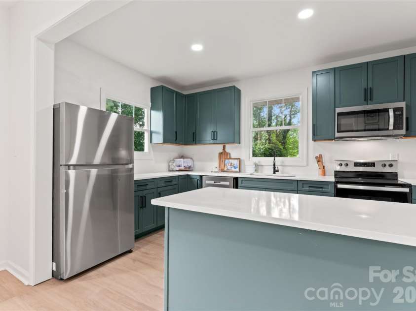 815 Second Avenue, Gastonia, NC 28054.  MLS# CAR4259204, YatesRealty ID 4215. 