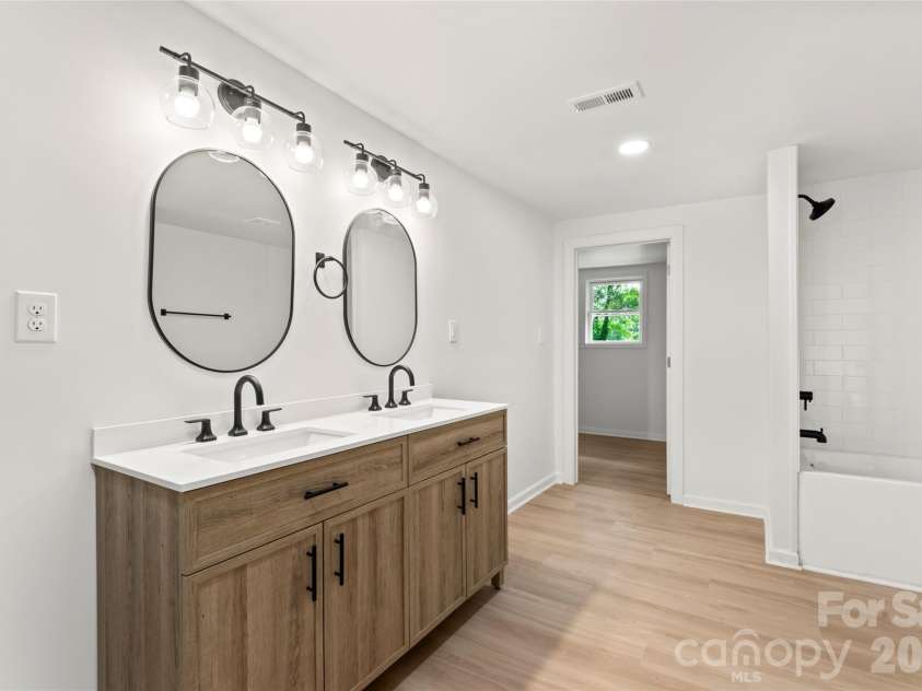 815 Second Avenue, Gastonia, NC 28054.  MLS# CAR4259204, YatesRealty ID 4215. 