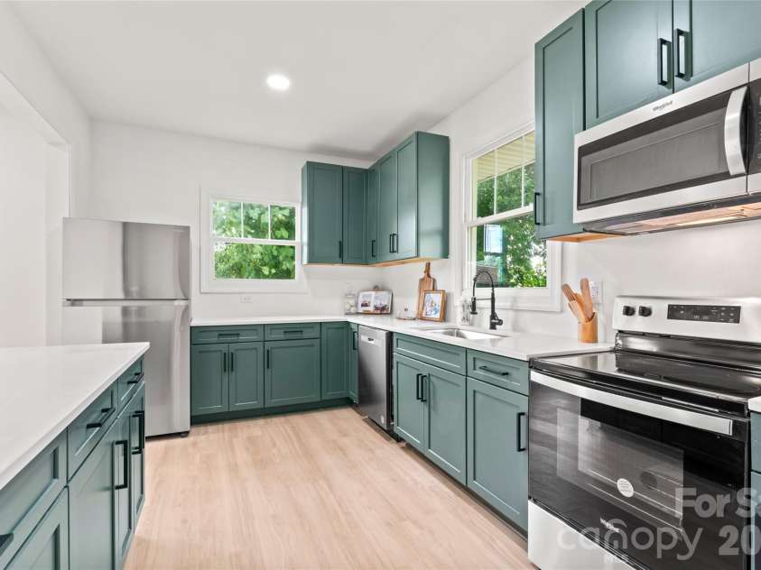 815 Second Avenue, Gastonia, NC 28054.  MLS# CAR4259204, YatesRealty ID 4215. Kitchen