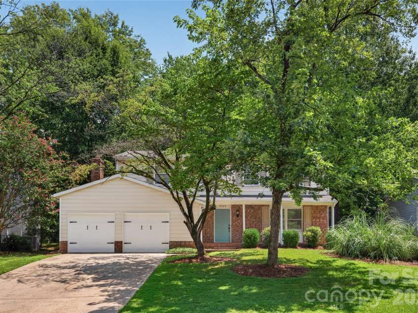 9524 Robert Burns Court, Charlotte, NC 28213.  MLS# CAR4411368, YatesRealty ID 42151. 