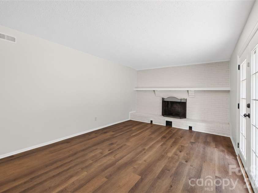 9524 Robert Burns Court, Charlotte, NC 28213.  MLS# CAR4411368, YatesRealty ID 42151. 