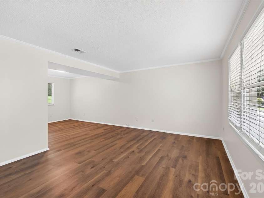 9524 Robert Burns Court, Charlotte, NC 28213.  MLS# CAR4411368, YatesRealty ID 42151. 