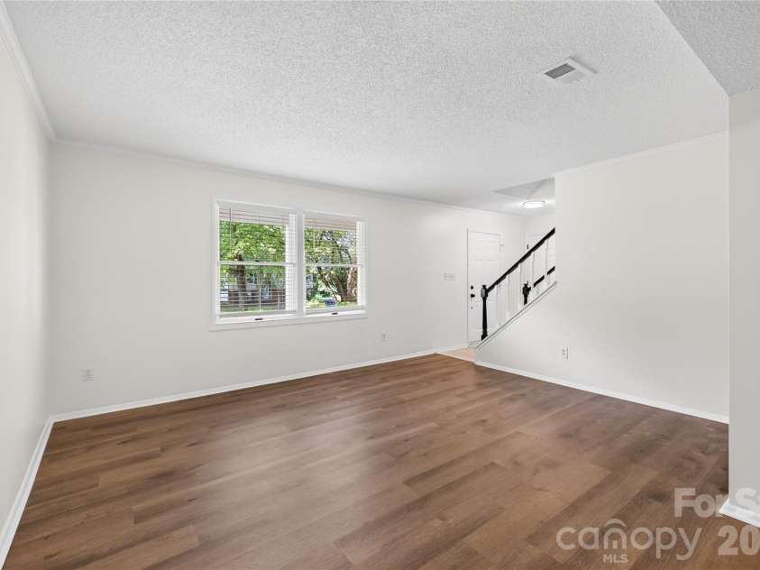 9524 Robert Burns Court, Charlotte, NC 28213.  MLS# CAR4411368, YatesRealty ID 42151. 