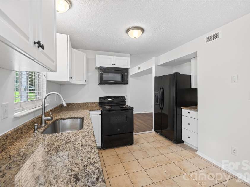 9524 Robert Burns Court, Charlotte, NC 28213.  MLS# CAR4411368, YatesRealty ID 42151. 