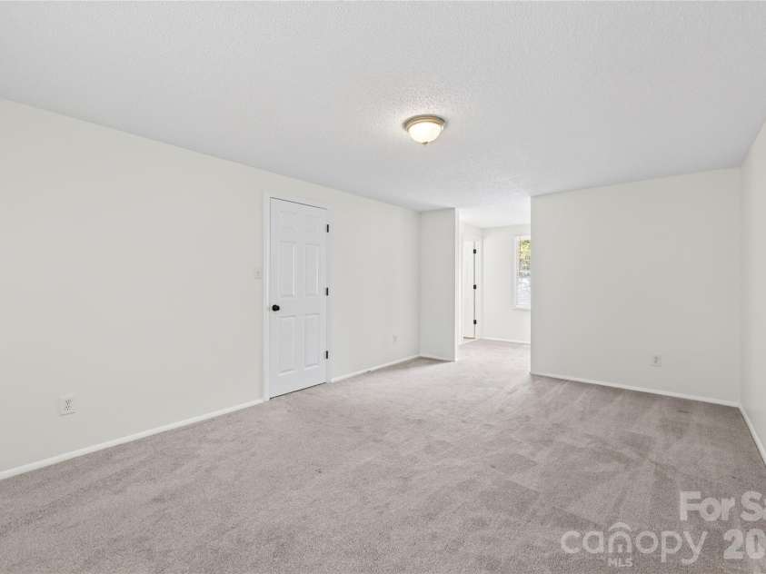 9524 Robert Burns Court, Charlotte, NC 28213.  MLS# CAR4411368, YatesRealty ID 42151. 