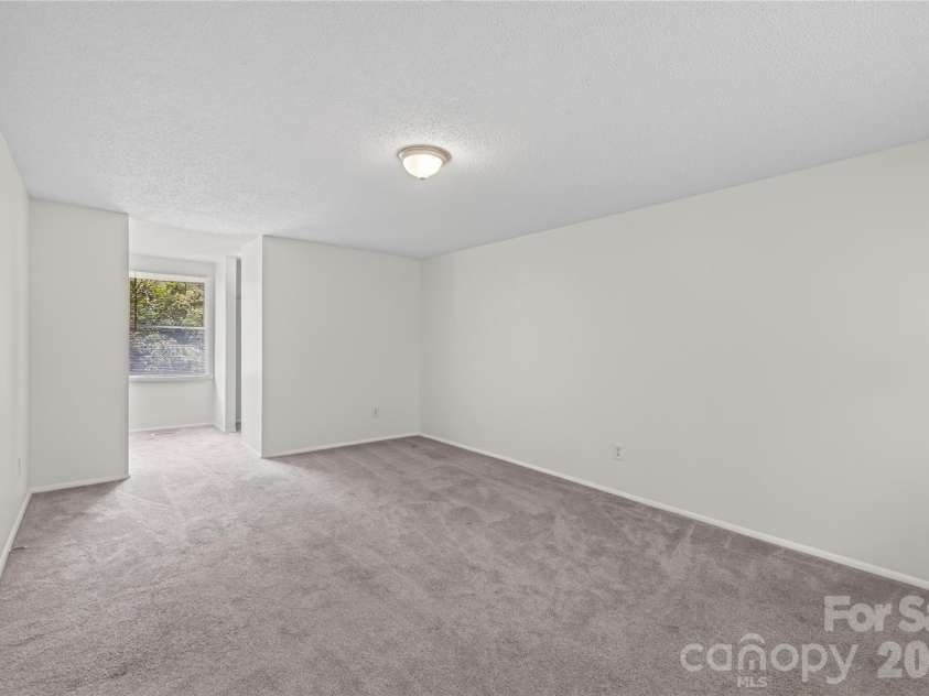 9524 Robert Burns Court, Charlotte, NC 28213.  MLS# CAR4411368, YatesRealty ID 42151. 