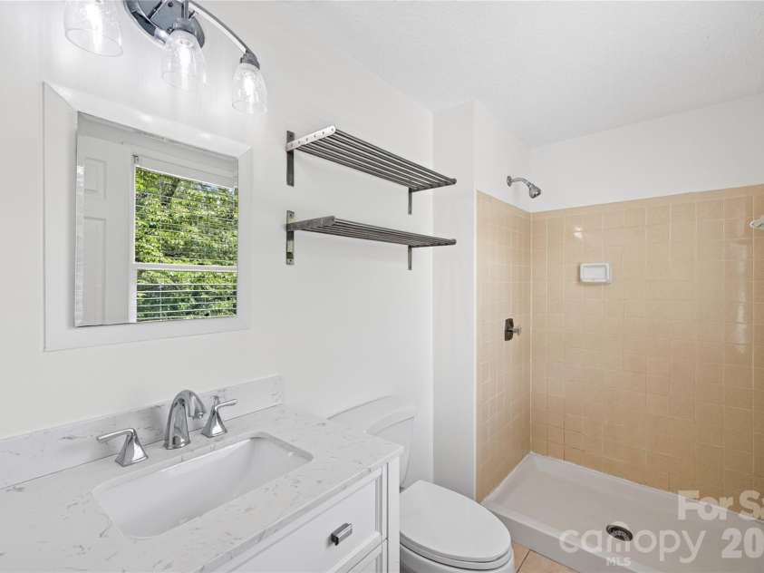 9524 Robert Burns Court, Charlotte, NC 28213.  MLS# CAR4411368, YatesRealty ID 42151. 