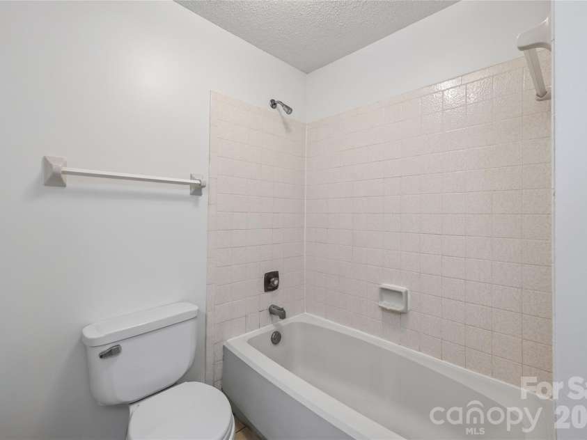 9524 Robert Burns Court, Charlotte, NC 28213.  MLS# CAR4411368, YatesRealty ID 42151. 