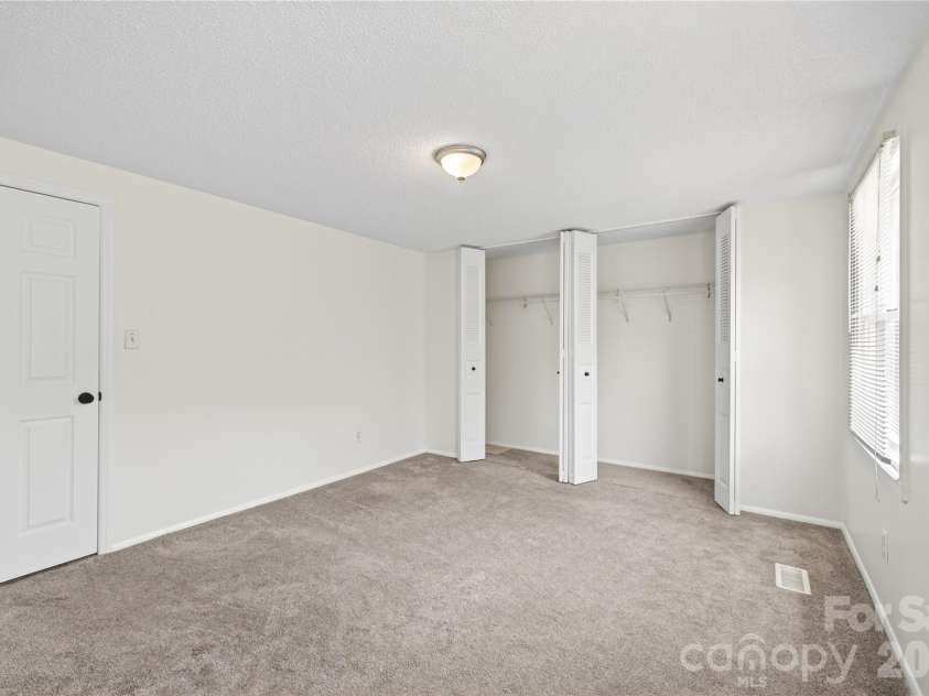 9524 Robert Burns Court, Charlotte, NC 28213.  MLS# CAR4411368, YatesRealty ID 42151. 