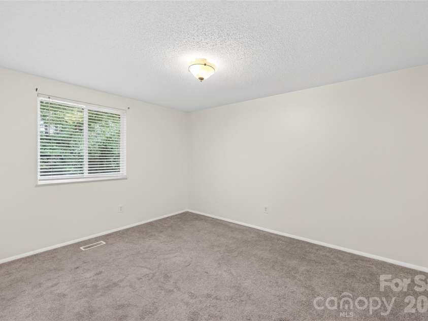 9524 Robert Burns Court, Charlotte, NC 28213.  MLS# CAR4411368, YatesRealty ID 42151. 