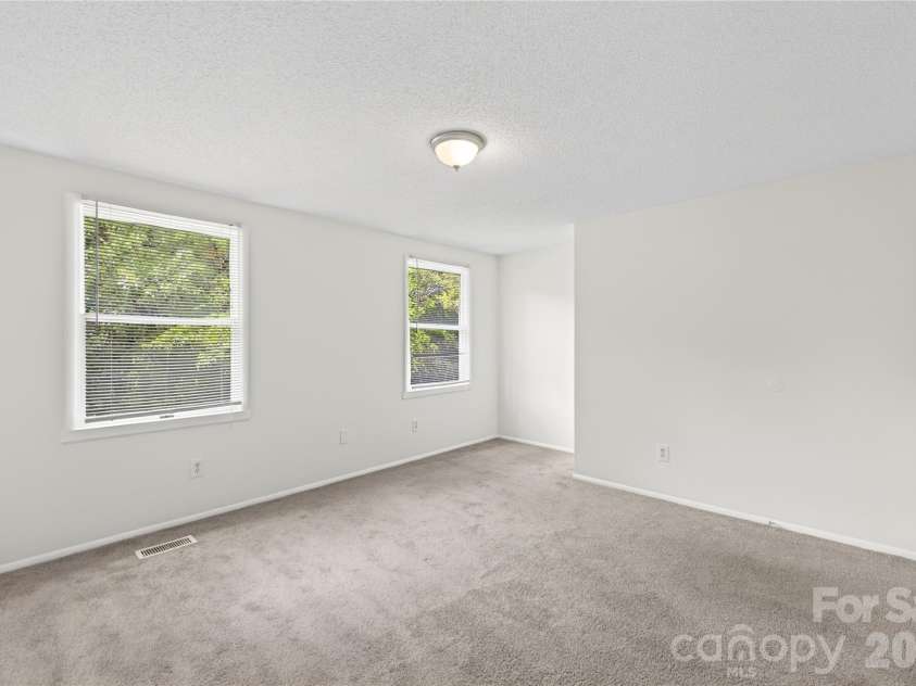 9524 Robert Burns Court, Charlotte, NC 28213.  MLS# CAR4411368, YatesRealty ID 42151. 
