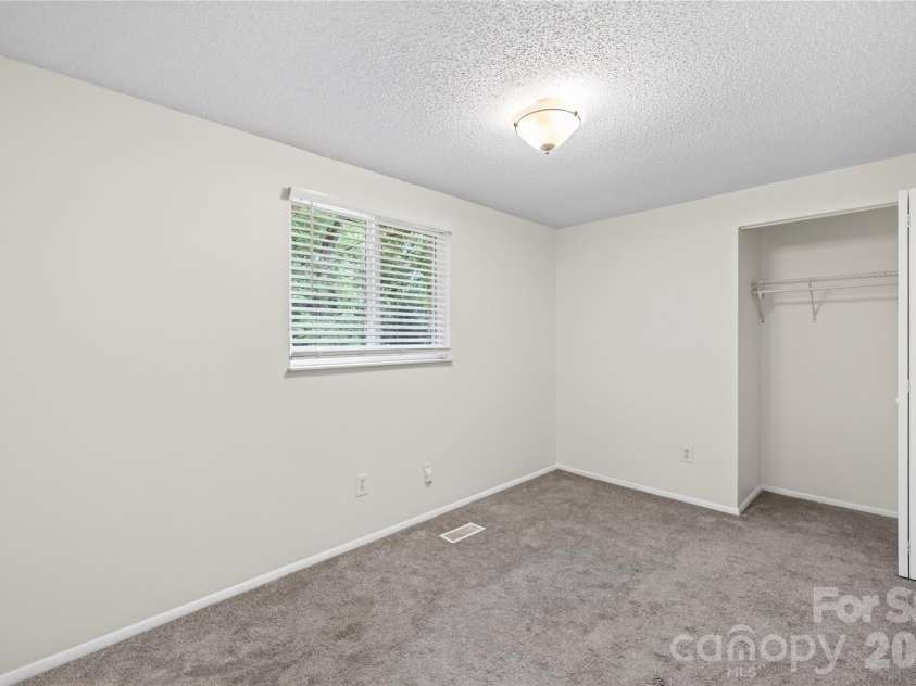 9524 Robert Burns Court, Charlotte, NC 28213.  MLS# CAR4411368, YatesRealty ID 42151. 