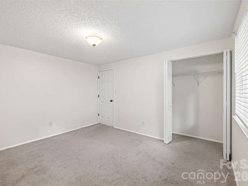 9524 Robert Burns Court, Charlotte, NC 28213.  MLS# CAR4411368, YatesRealty ID 42151. 