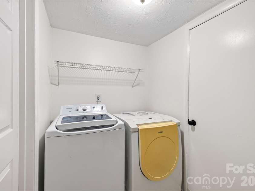 9524 Robert Burns Court, Charlotte, NC 28213.  MLS# CAR4411368, YatesRealty ID 42151. 