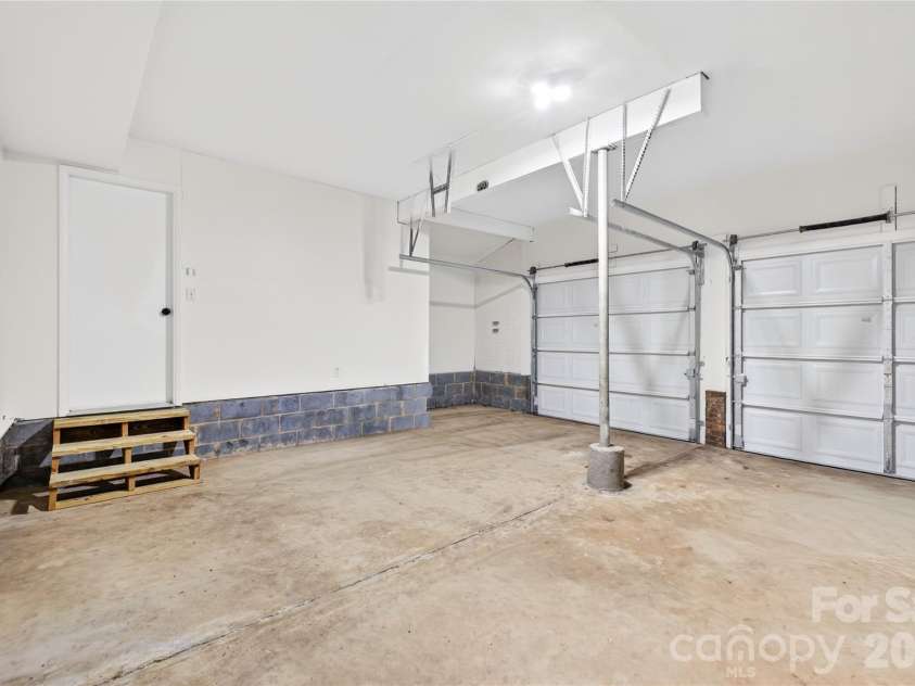 9524 Robert Burns Court, Charlotte, NC 28213.  MLS# CAR4411368, YatesRealty ID 42151. 