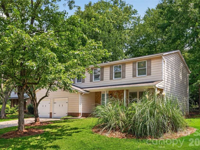 9524 Robert Burns Court, Charlotte, NC 28213.  MLS# CAR4411368, YatesRealty ID 42151. 