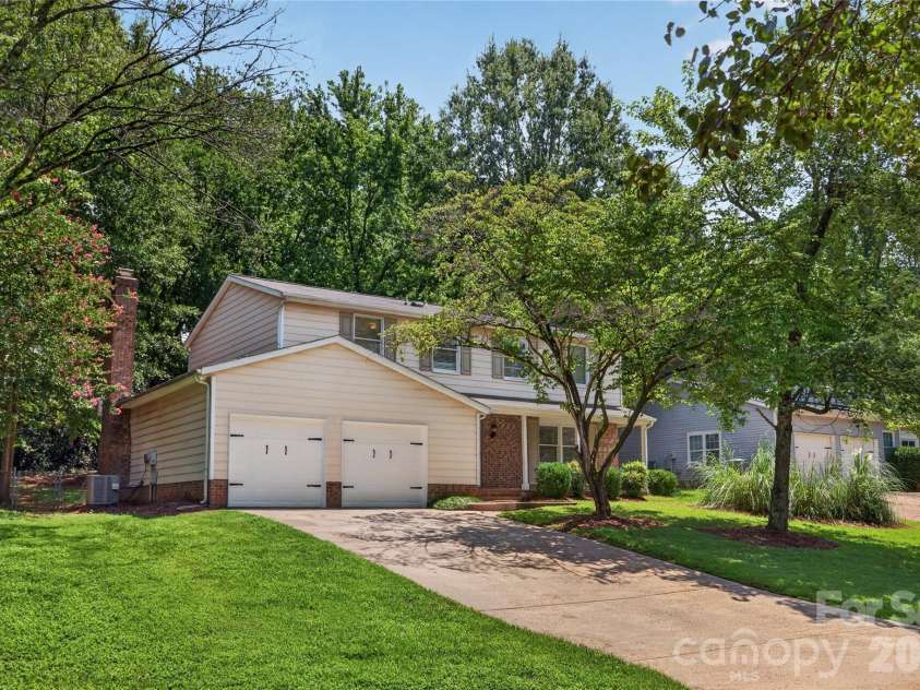 9524 Robert Burns Court, Charlotte, NC 28213.  MLS# CAR4411368, YatesRealty ID 42151. 