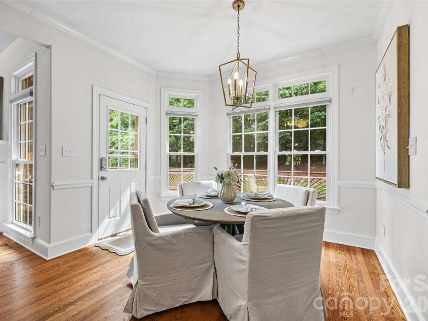 5385 Apple Glen Drive, Harrisburg, NC 28075.  MLS# CAR4407413, YatesRealty ID 42152. BRIGHT EAT-IN KITCHEN