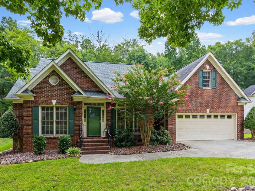5385 Apple Glen Drive, Harrisburg, NC 28075.  MLS# CAR4407413, YatesRealty ID 42152. FULL BRICK RANCH WITH ROOM OVER GARAGE