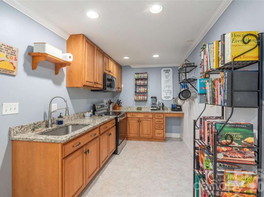 48 Duncan Estate Drive, Fletcher, NC 28732.  MLS# CAR4392041, YatesRealty ID 42155. 