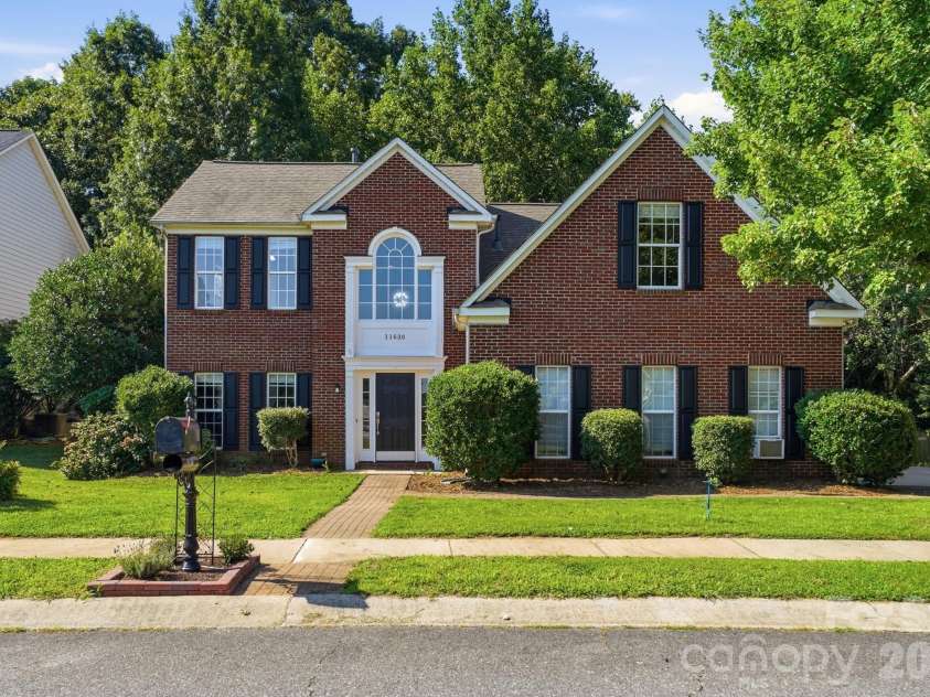 11630 Clingman Lane, Charlotte, NC 28214.  MLS# CAR4402284, YatesRealty ID 42156. 