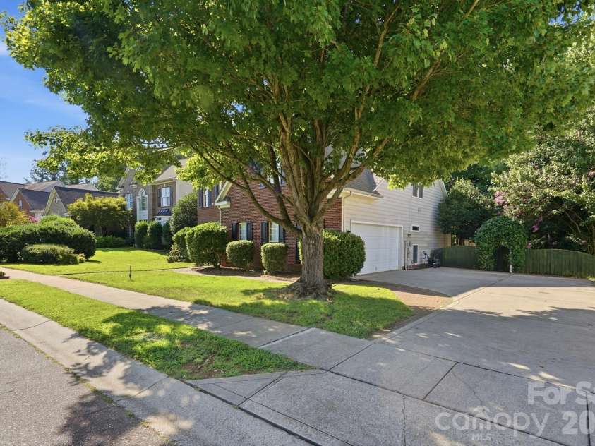11630 Clingman Lane, Charlotte, NC 28214.  MLS# CAR4402284, YatesRealty ID 42156. 