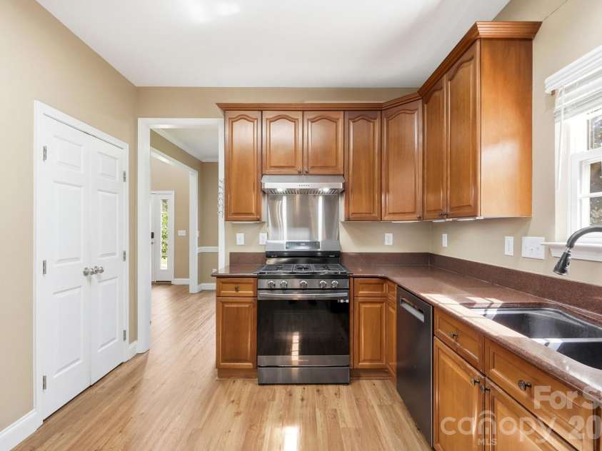 11630 Clingman Lane, Charlotte, NC 28214.  MLS# CAR4402284, YatesRealty ID 42156. 