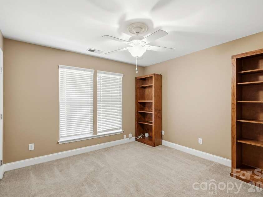 11630 Clingman Lane, Charlotte, NC 28214.  MLS# CAR4402284, YatesRealty ID 42156. 