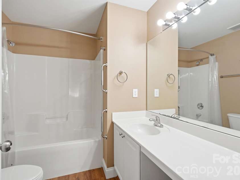 11630 Clingman Lane, Charlotte, NC 28214.  MLS# CAR4402284, YatesRealty ID 42156. 