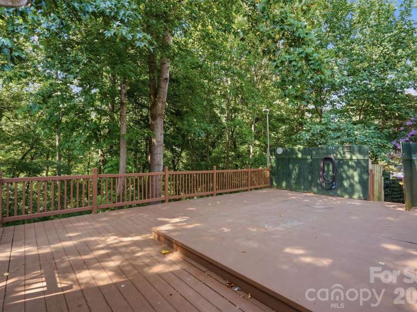 11630 Clingman Lane, Charlotte, NC 28214.  MLS# CAR4402284, YatesRealty ID 42156. 
