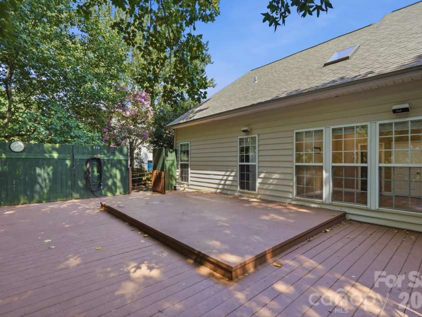 11630 Clingman Lane, Charlotte, NC 28214.  MLS# CAR4402284, YatesRealty ID 42156. 